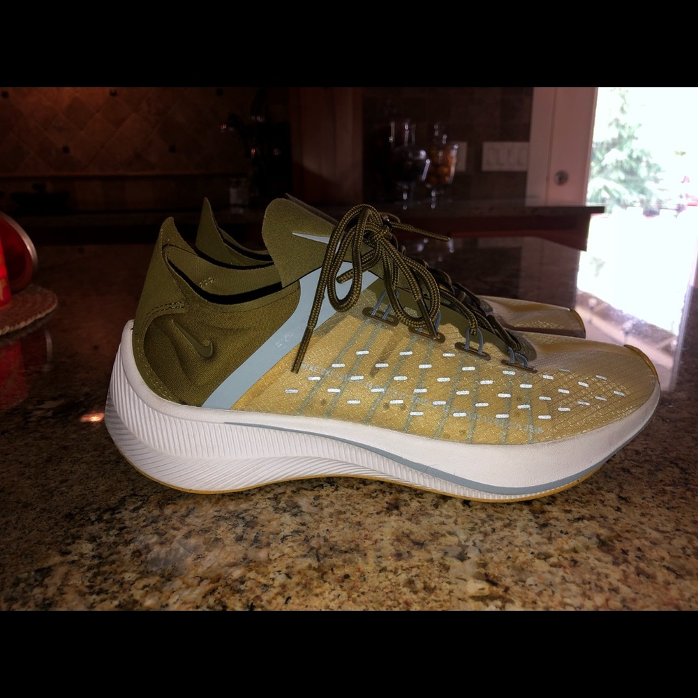 Women’s Nike Shoes 7.5